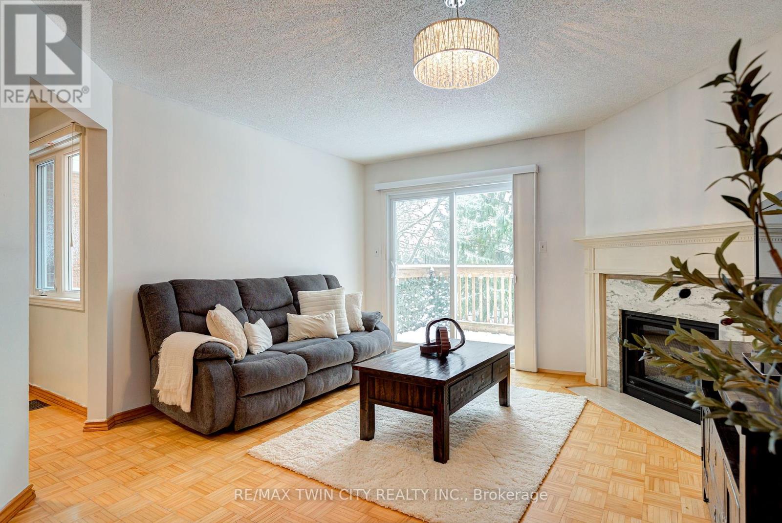 4 - 523 Beechwood Drive, Waterloo, Ontario  N2T 2G7 - Photo 6 - X12060069