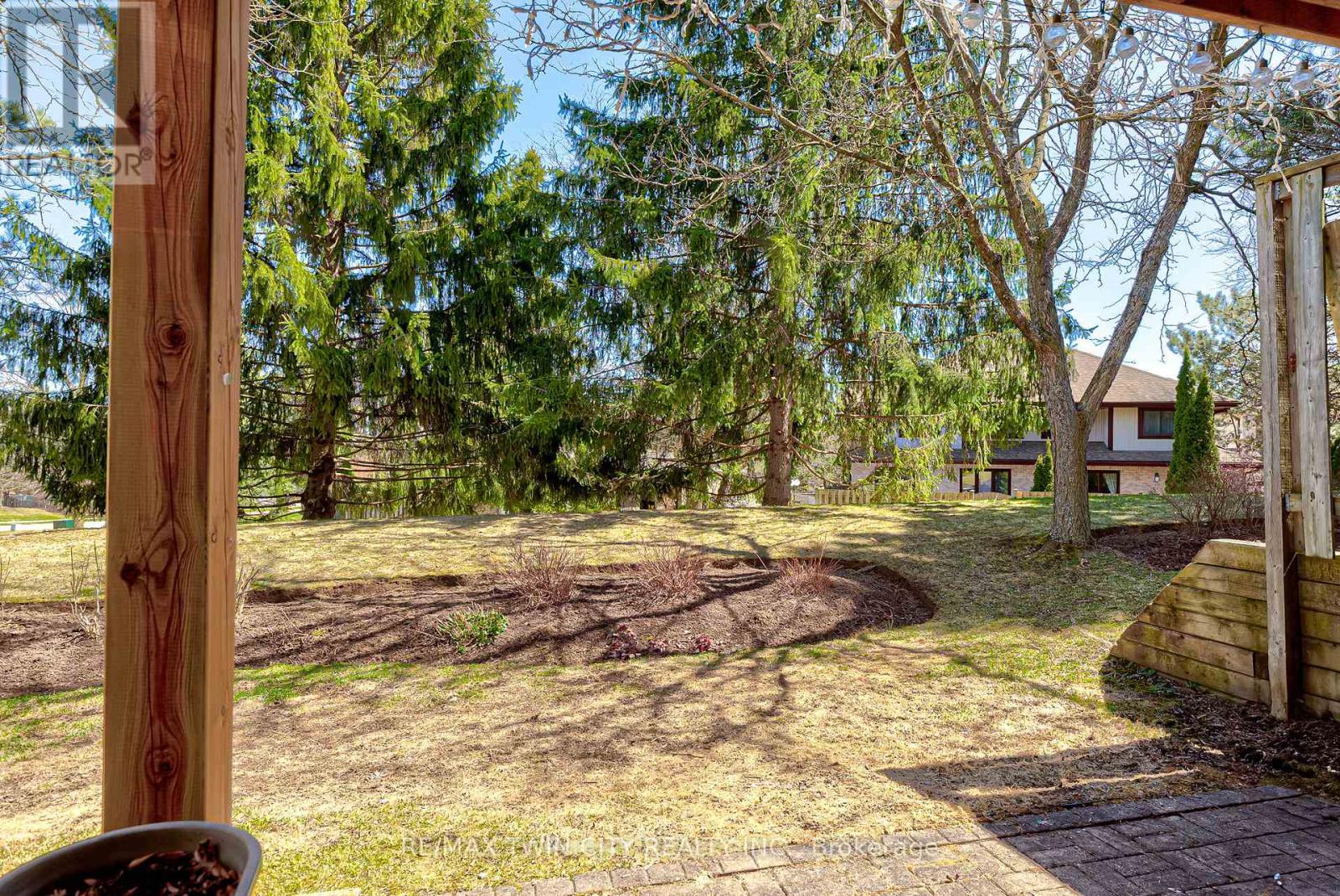 4 - 523 Beechwood Drive, Waterloo, Ontario  N2T 2G7 - Photo 27 - X12060069