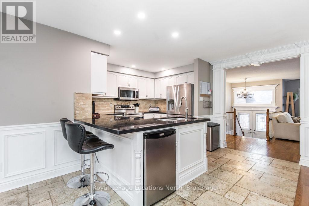 158 Fernbrook Drive, Wasaga Beach, Ontario  L9Z 1G9 - Photo 10 - S12186764