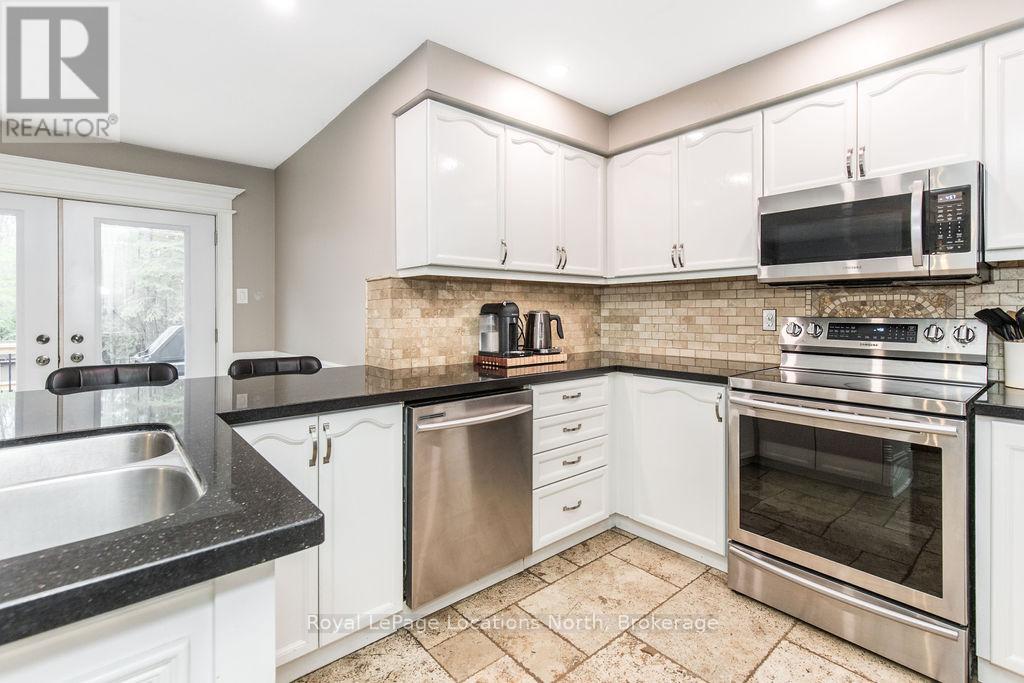 158 Fernbrook Drive, Wasaga Beach, Ontario  L9Z 1G9 - Photo 12 - S12186764