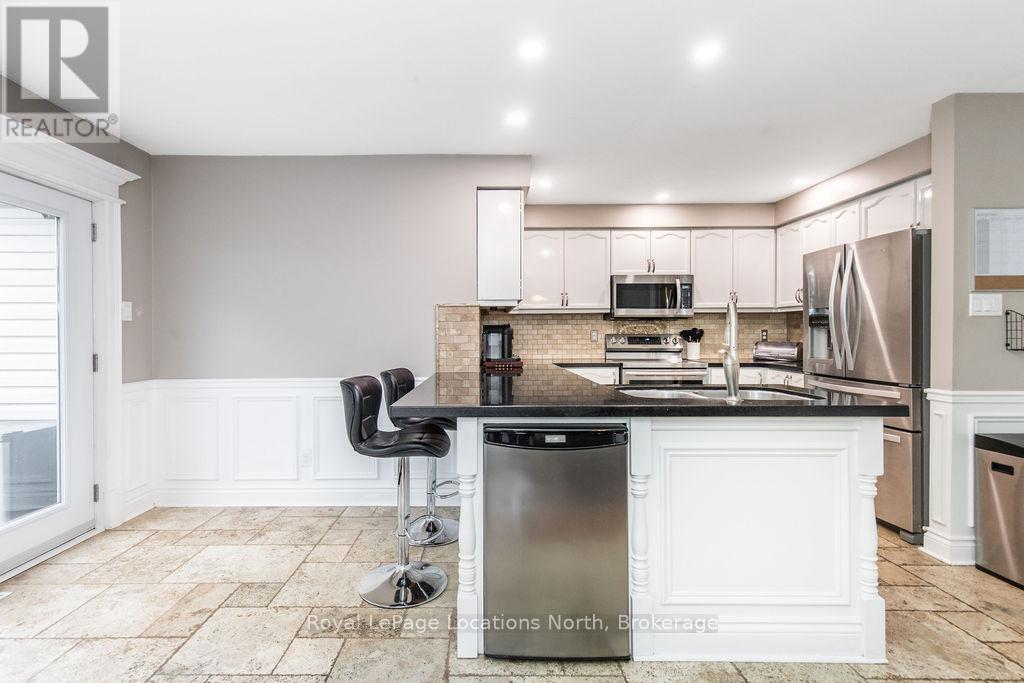 158 Fernbrook Drive, Wasaga Beach, Ontario  L9Z 1G9 - Photo 9 - S12186764