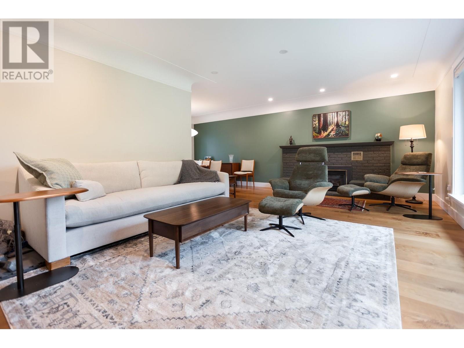 Property at 1610 BIRCH STREET image 3