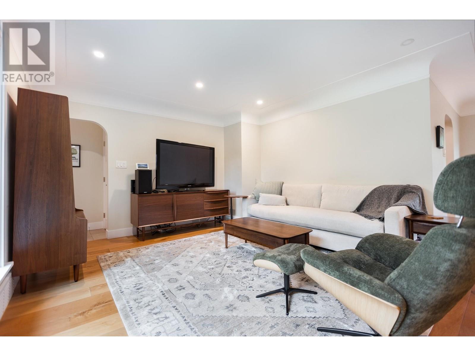 Property at 1610 BIRCH STREET image 2