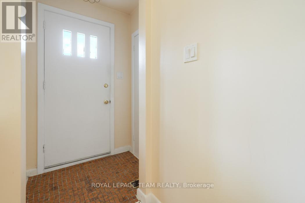 1557 Baseline Road, Ottawa, Ontario  K2C 0B4 - Photo 6 - X12186753