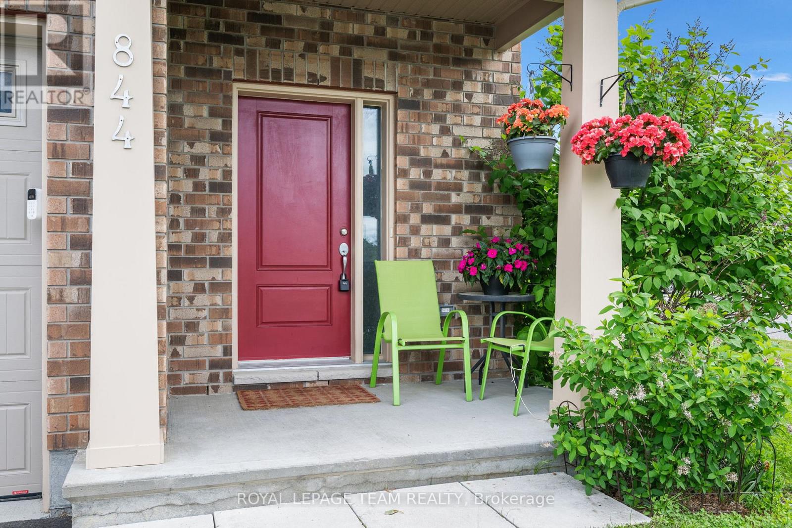 844 Cedar Creek Drive, Ottawa, Ontario  K1T 0B3 - Photo 3 - X12186776