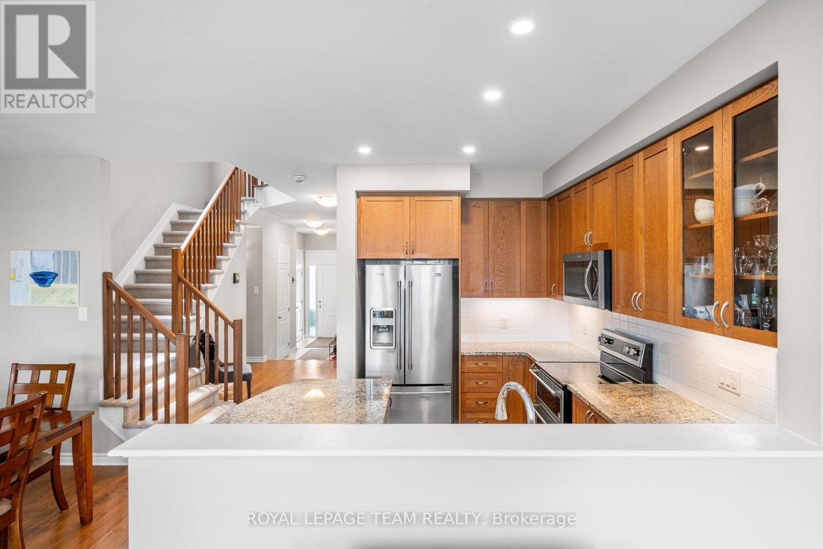 844 Cedar Creek Drive, Ottawa, Ontario  K1T 0B3 - Photo 8 - X12186776