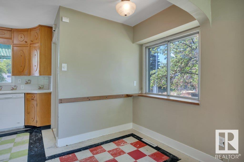 Property at 10148 87 ST NW image 2