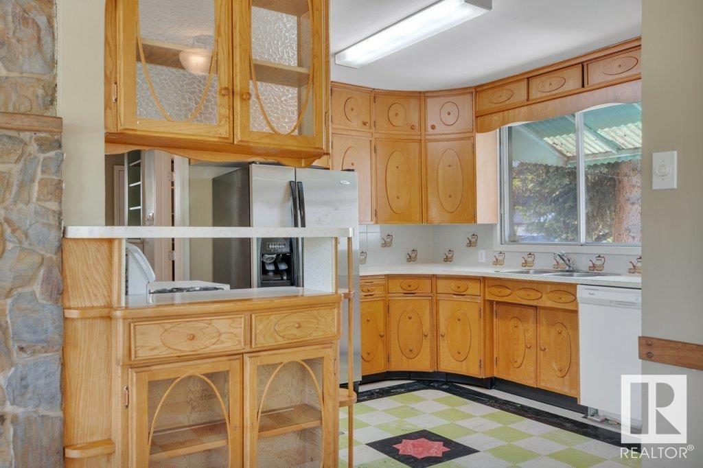 Property at 10148 87 ST NW image 3