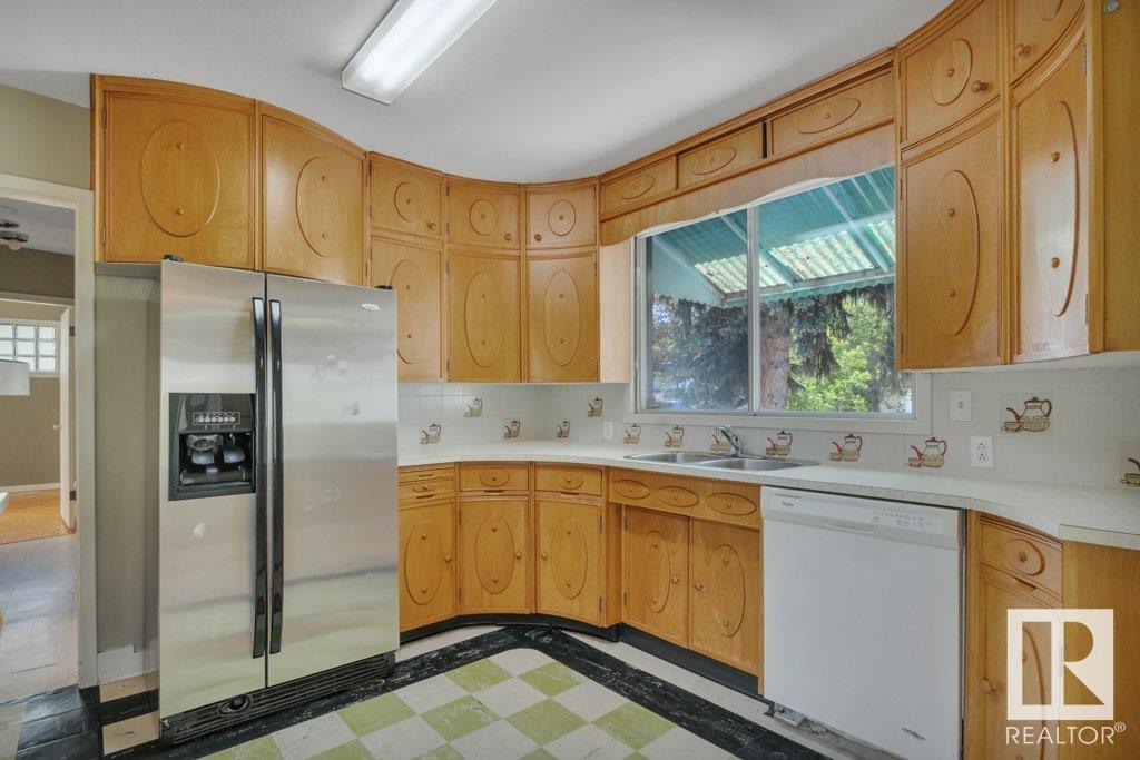 Property at 10148 87 ST NW image 4