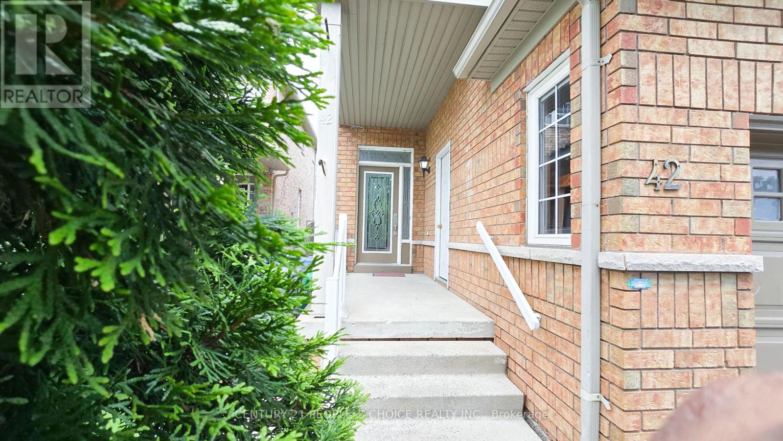 42 Deepcoral Court W, Brampton, Ontario  L6V 4P7 - Photo 3 - W12186742