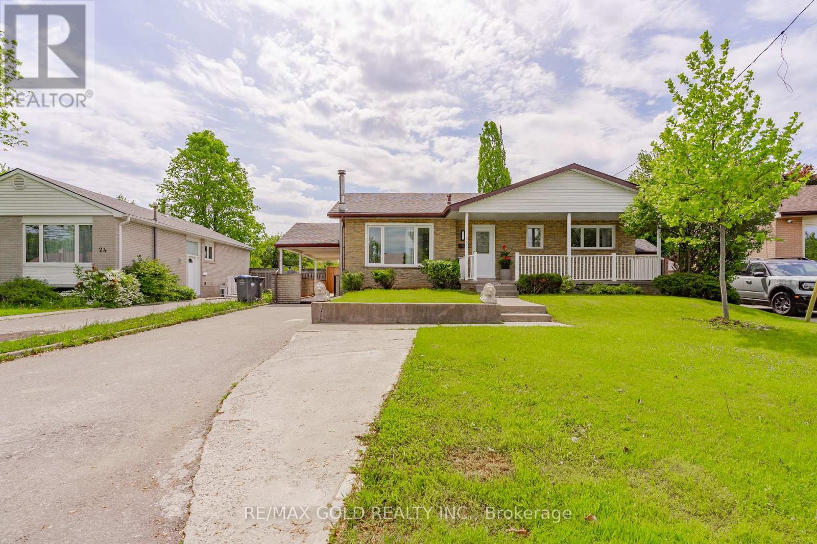 22 CARLYLE CRESCENT, Brampton, Ontario