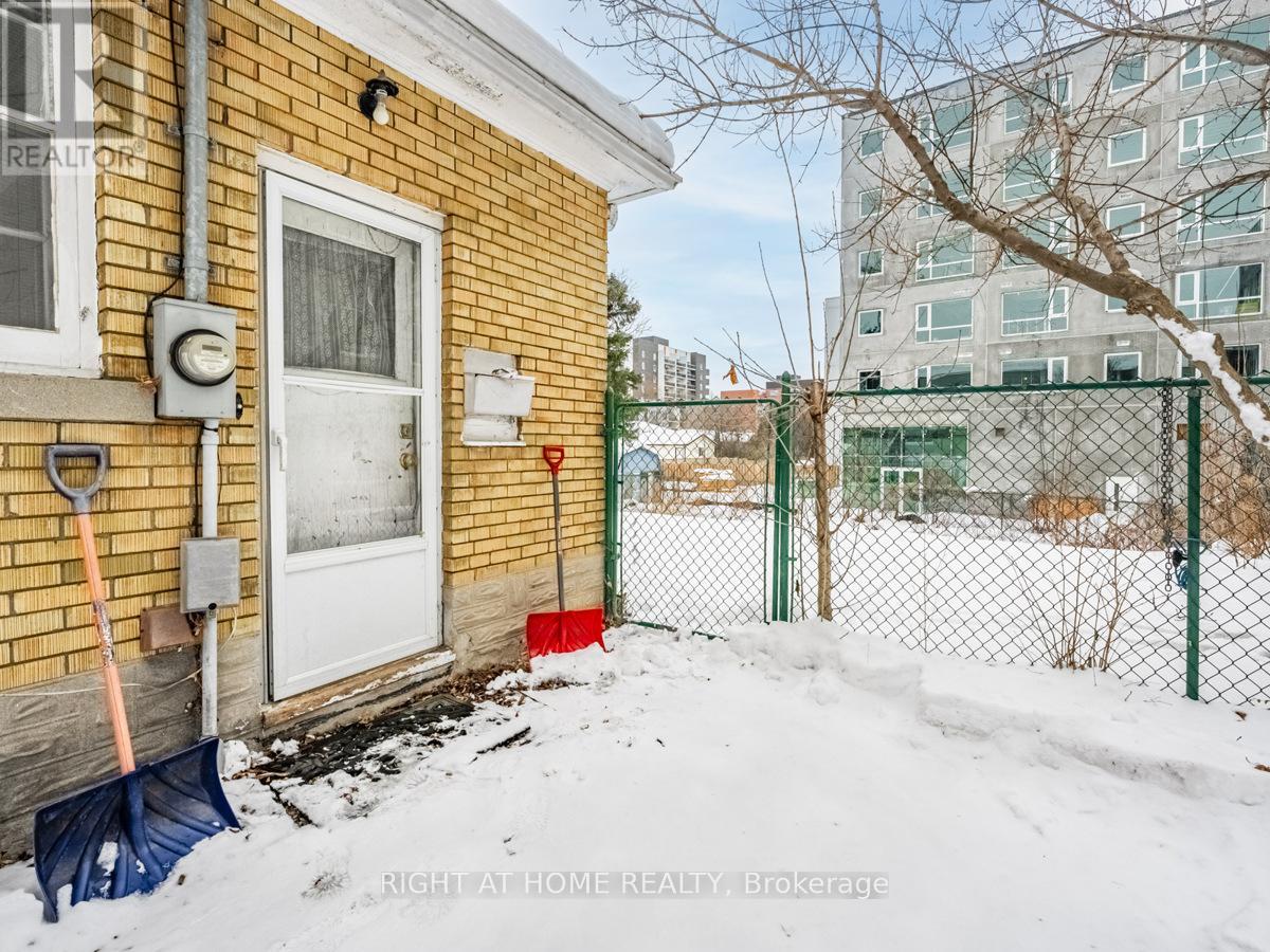 293 Albert Street, Waterloo, Ontario  N2L 3T9 - Photo 38 - X12186754