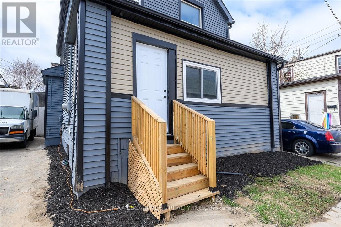 31 Greenaway Avenue, Hamilton, Ontario  L8L 6C3 - Photo 10 - X12186761