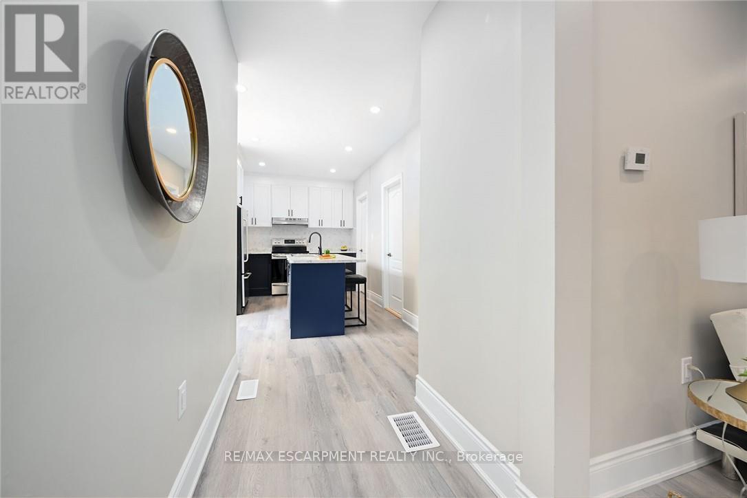 31 Greenaway Avenue, Hamilton, Ontario  L8L 6C3 - Photo 11 - X12186761