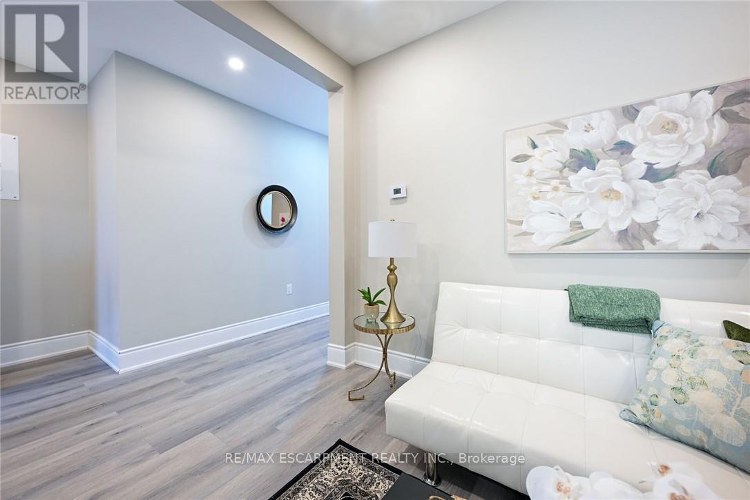 31 Greenaway Avenue, Hamilton, Ontario  L8L 6C3 - Photo 14 - X12186761