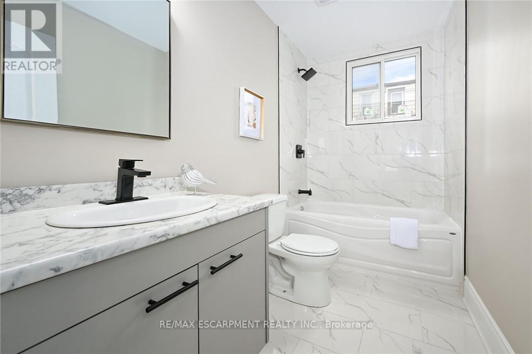 31 Greenaway Avenue, Hamilton, Ontario  L8L 6C3 - Photo 16 - X12186761