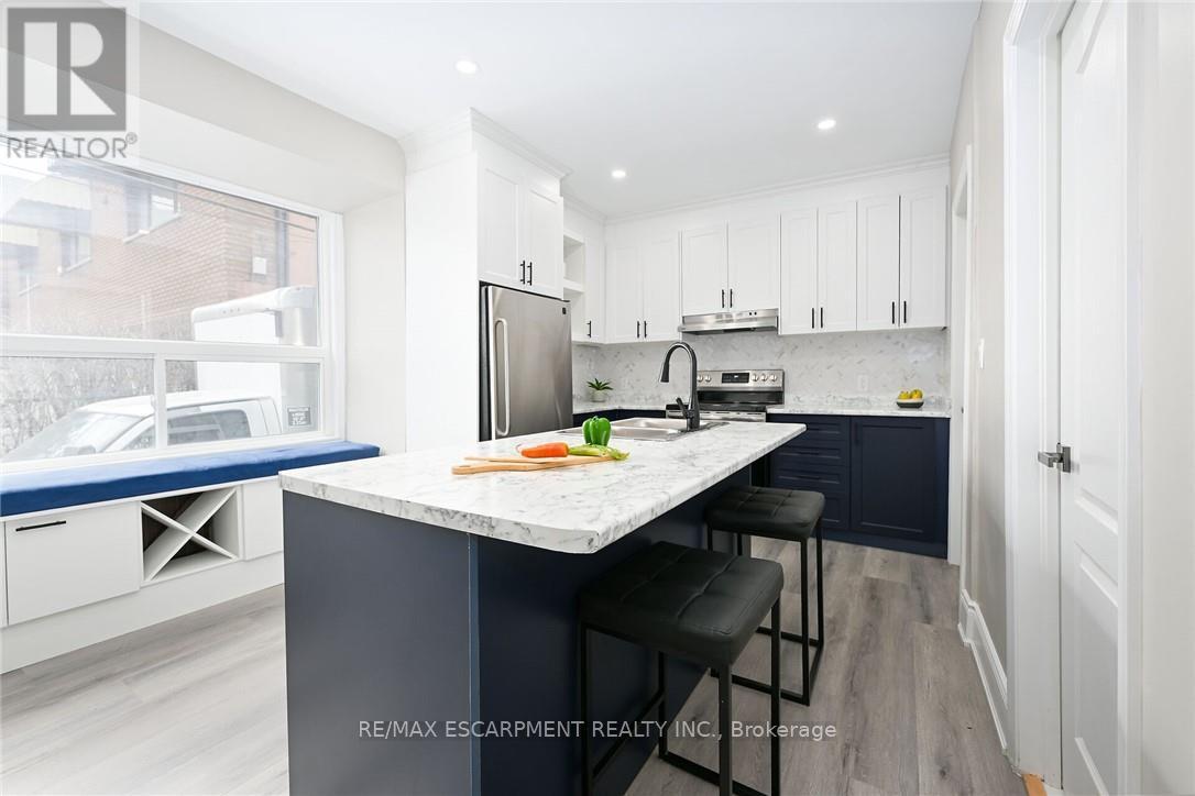 31 Greenaway Avenue, Hamilton, Ontario  L8L 6C3 - Photo 2 - X12186761