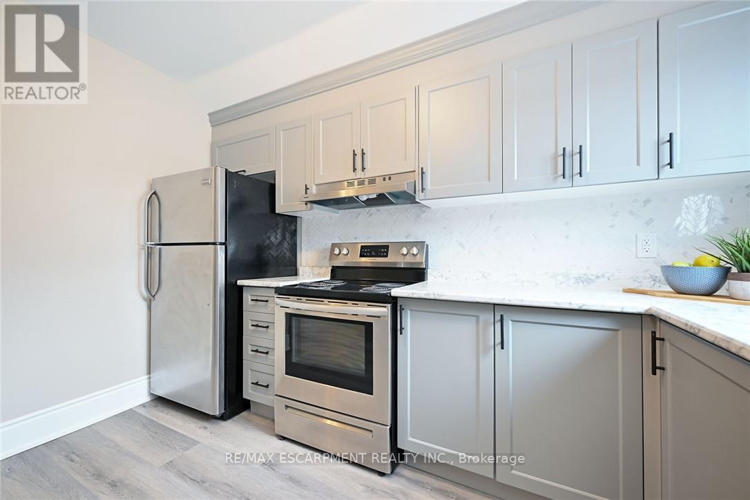 31 Greenaway Avenue, Hamilton, Ontario  L8L 6C3 - Photo 24 - X12186761