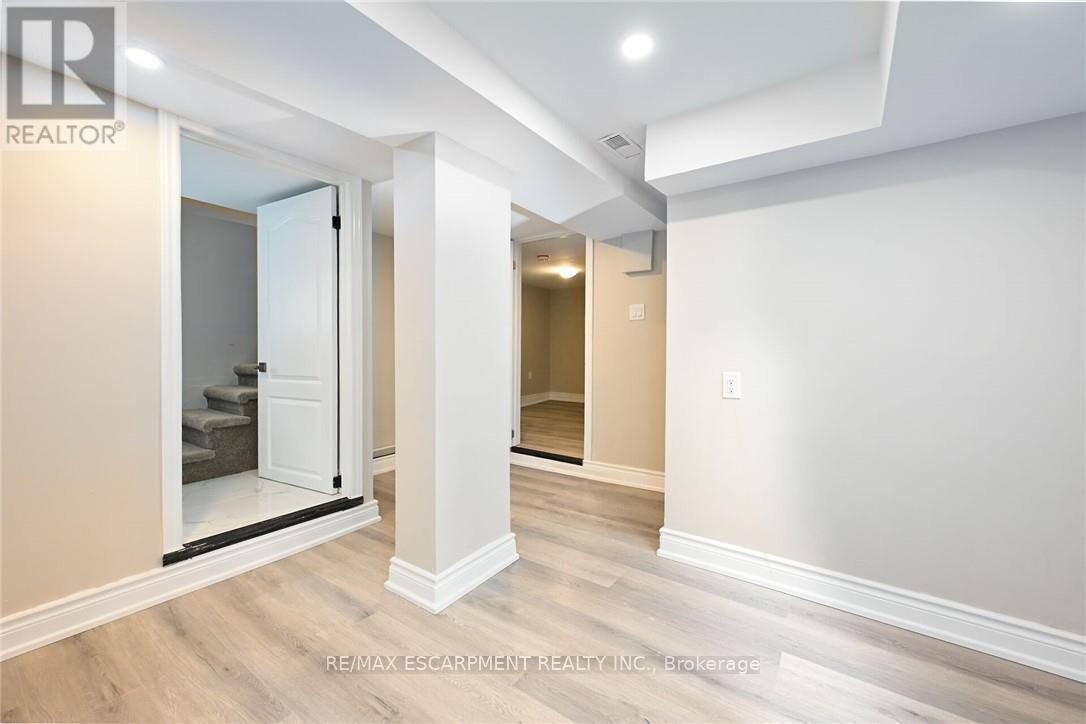31 Greenaway Avenue, Hamilton, Ontario  L8L 6C3 - Photo 32 - X12186761