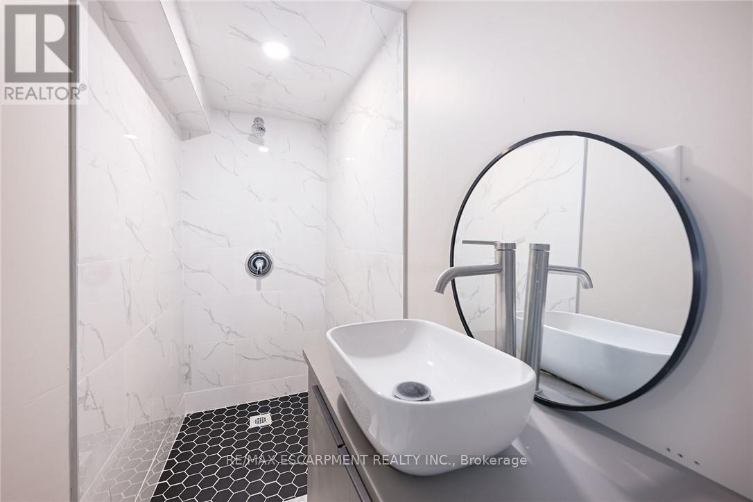 31 Greenaway Avenue, Hamilton, Ontario  L8L 6C3 - Photo 34 - X12186761