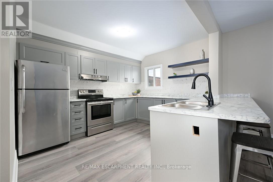 31 Greenaway Avenue, Hamilton, Ontario  L8L 6C3 - Photo 5 - X12186761