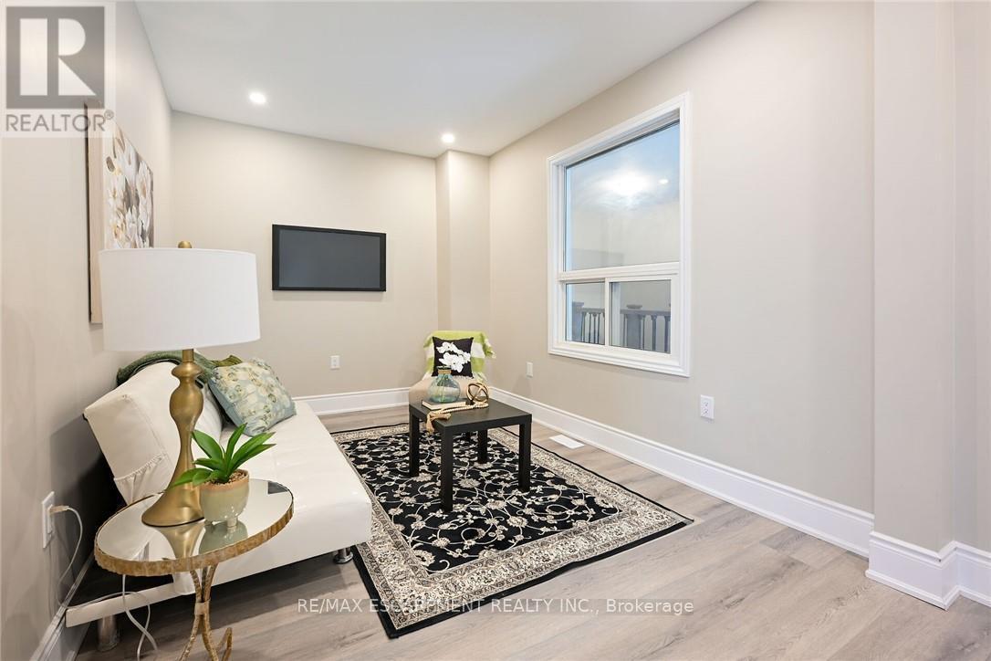 31 Greenaway Avenue, Hamilton, Ontario  L8L 6C3 - Photo 6 - X12186761