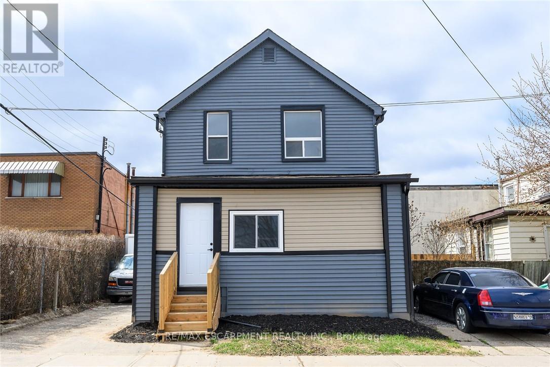 31 Greenaway Avenue, Hamilton, Ontario  L8L 6C3 - Photo 8 - X12186761