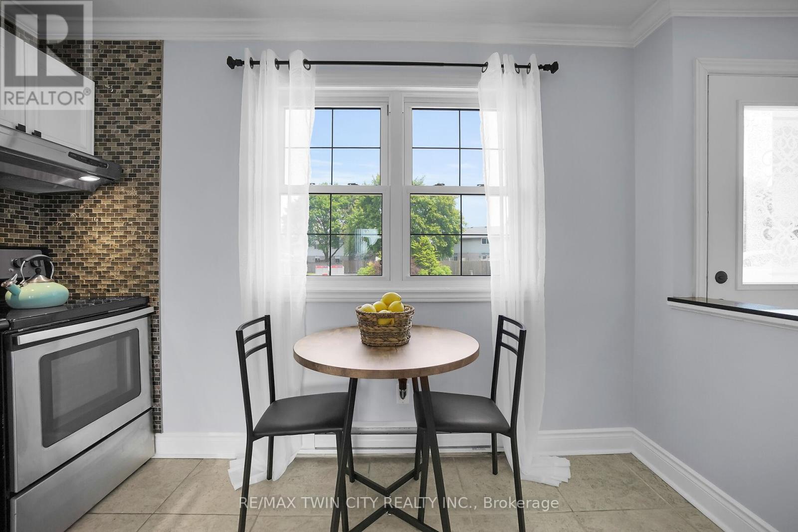 1 - 47 Blandford Street, Woodstock, Ontario  N4S 7H7 - Photo 4 - X12186763