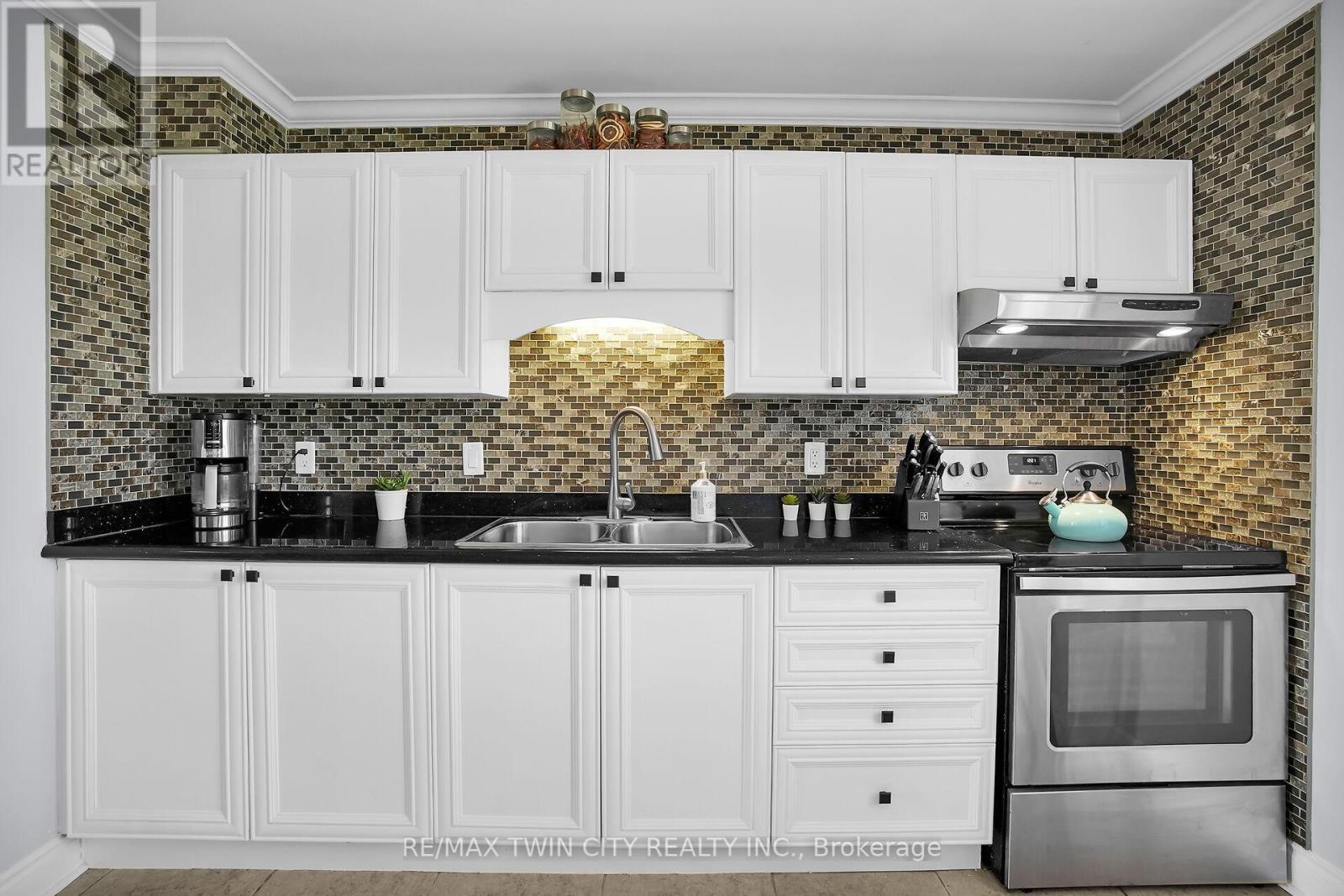 1 - 47 Blandford Street, Woodstock, Ontario  N4S 7H7 - Photo 5 - X12186763