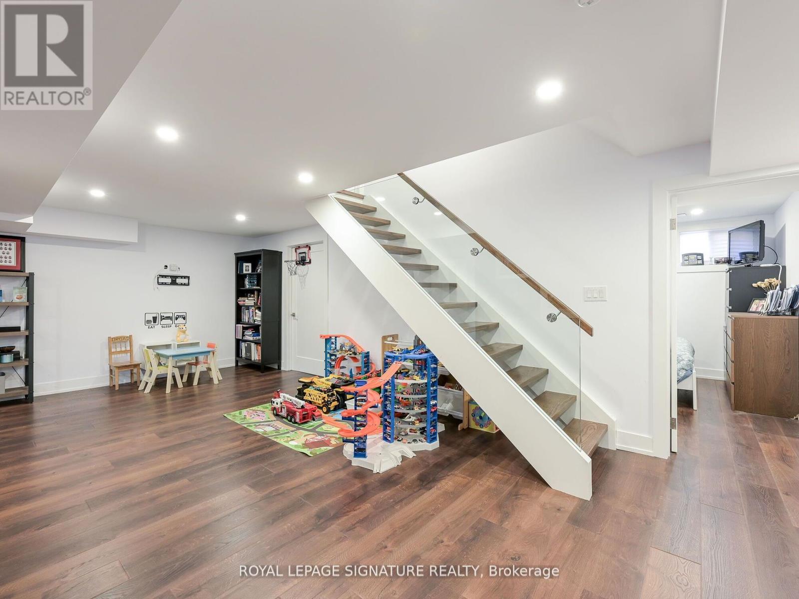 281 Mcgill Street, Mississauga, Ontario  L5A 1V3 - Photo 35 - W12186750