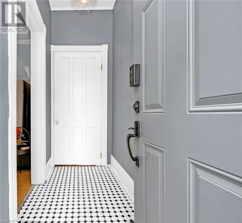 Property at 29 EMERALD Street N image 4
