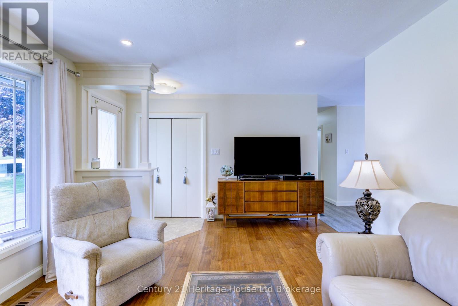 35 Tanager Drive, Tillsonburg, Ontario  N4G 1B1 - Photo 8 - X12186804