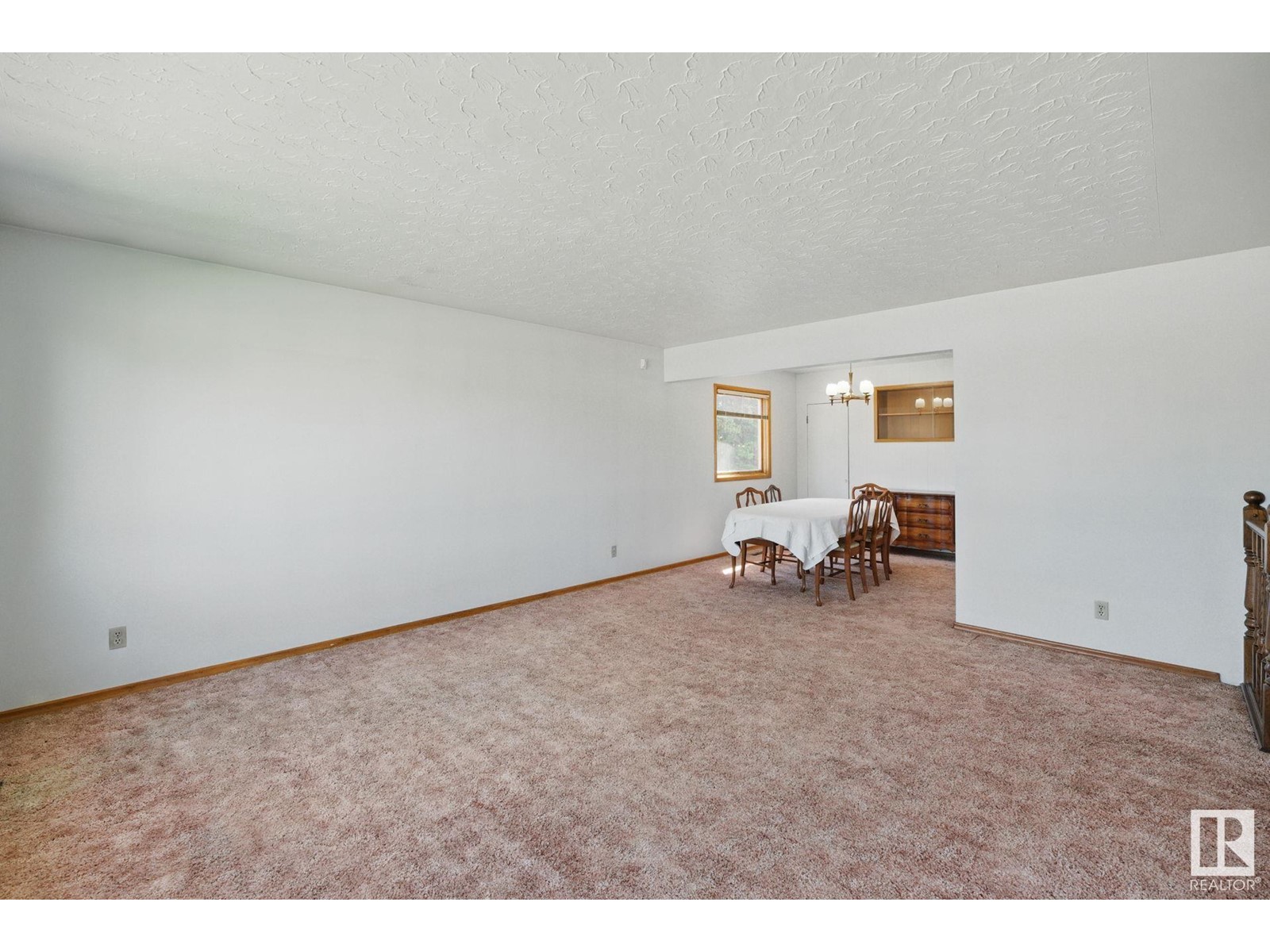 Property at 16041 95 AV NW image 5