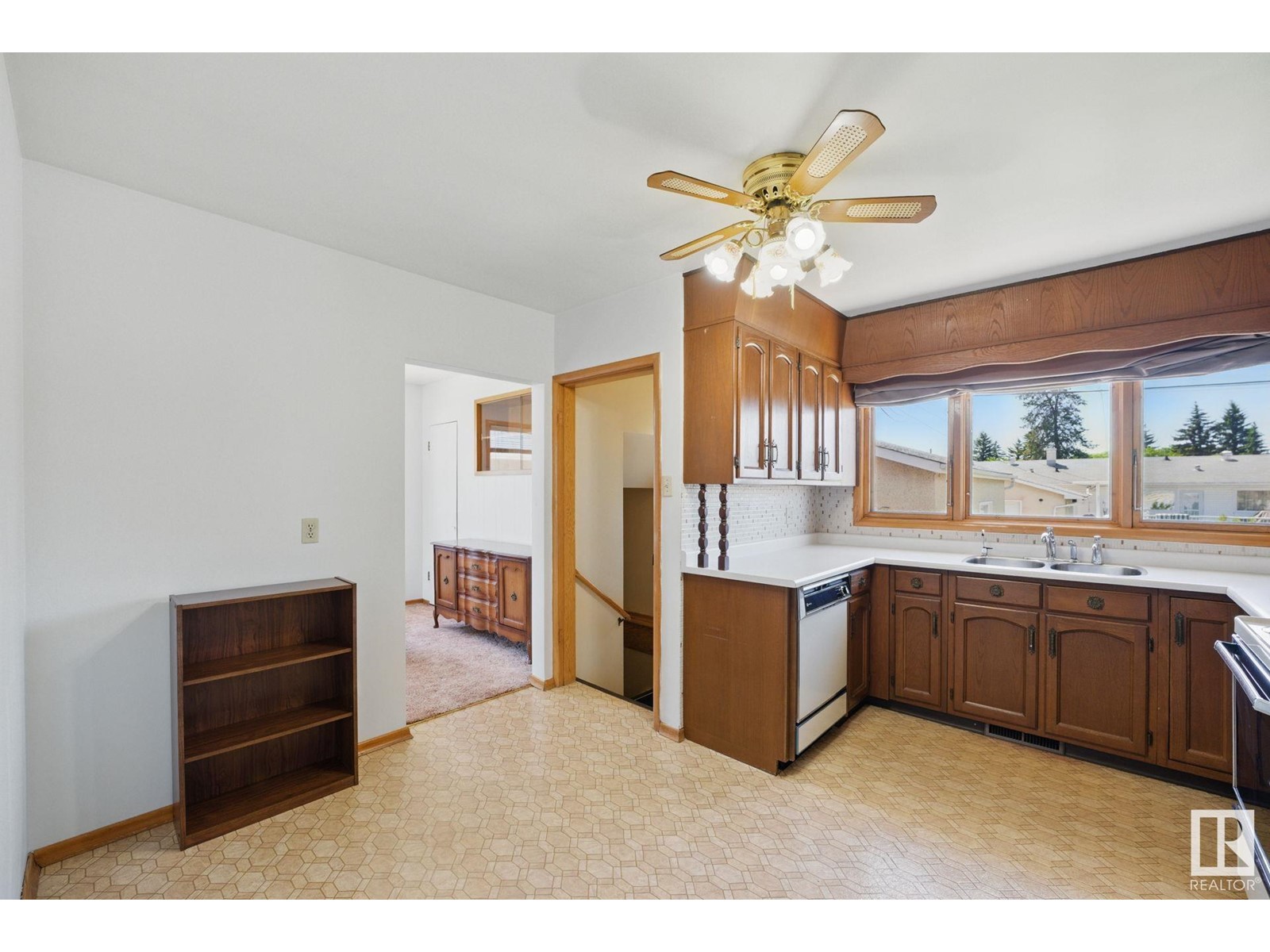 16041 95 Av Nw, Edmonton, Alberta  T5P 0A8 - Photo 12 - E4439707
