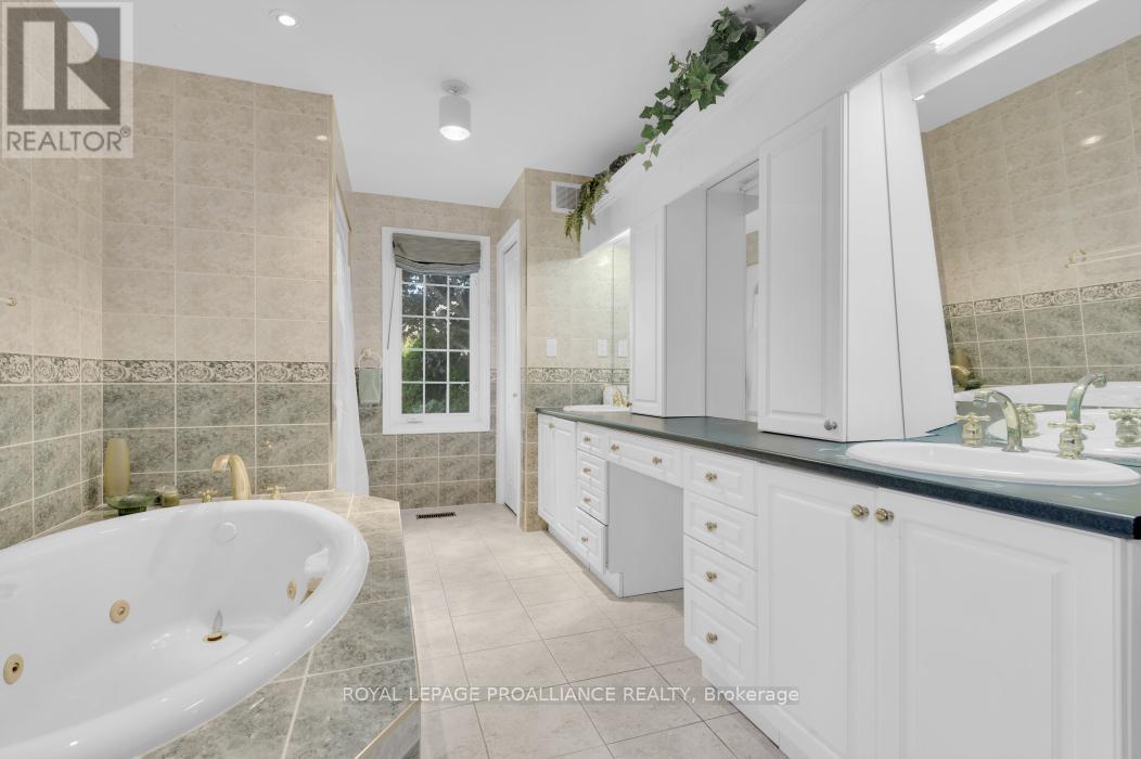 39 Grosvenor Drive, Belleville (Belleville Ward), Ontario  K8P 5K3 - Photo 25 - X12096929