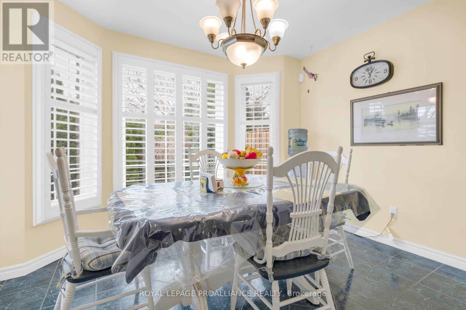 39 Grosvenor Drive, Belleville (Belleville Ward), Ontario  K8P 5K3 - Photo 19 - X12096929