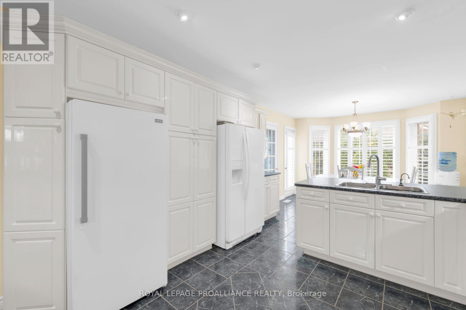 39 Grosvenor Drive, Belleville (Belleville Ward), Ontario  K8P 5K3 - Photo 17 - X12096929