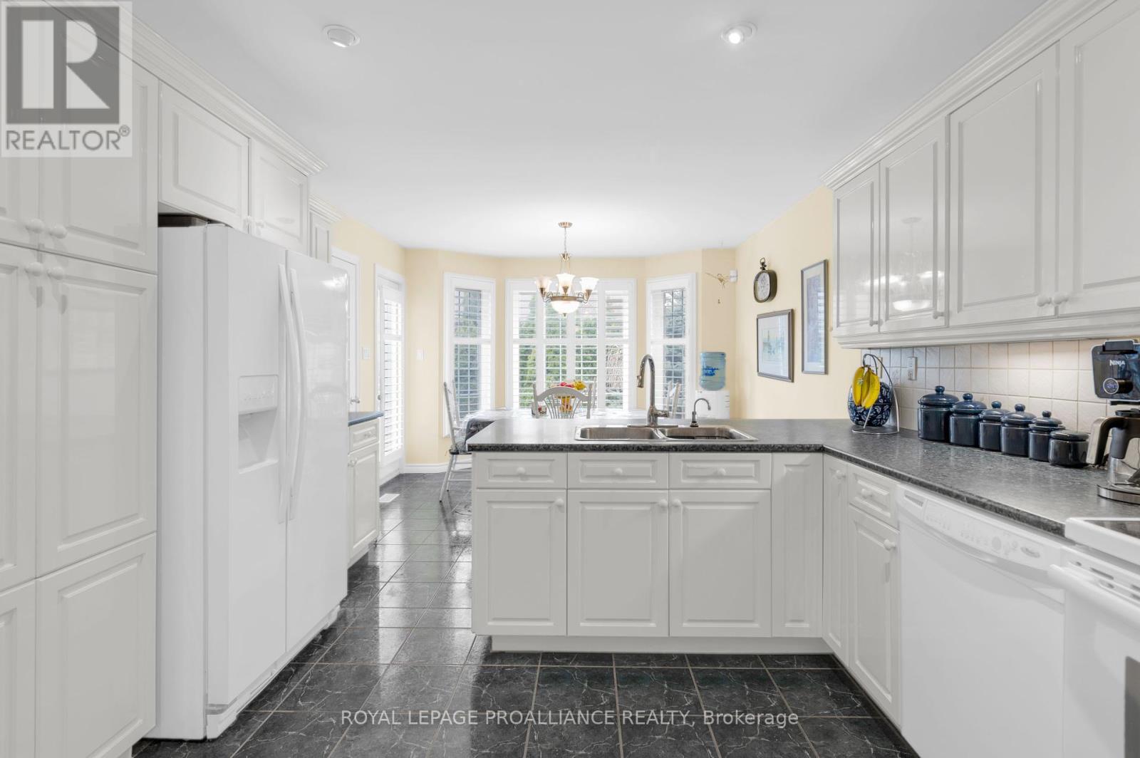 39 Grosvenor Drive, Belleville (Belleville Ward), Ontario  K8P 5K3 - Photo 16 - X12096929