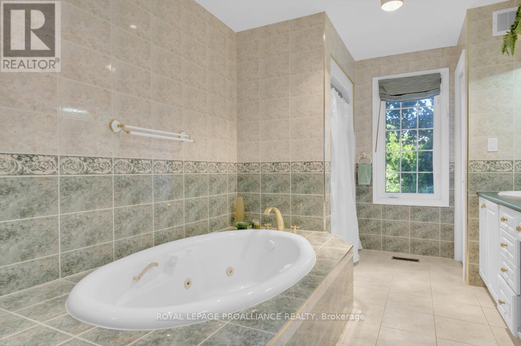 39 Grosvenor Drive, Belleville (Belleville Ward), Ontario  K8P 5K3 - Photo 26 - X12096929