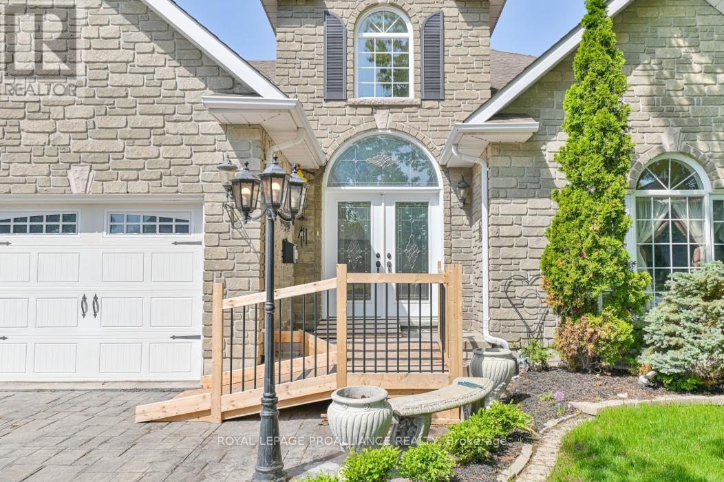 39 Grosvenor Drive, Belleville, Ontario K8P 5K3 - Photo 6 - X12096929