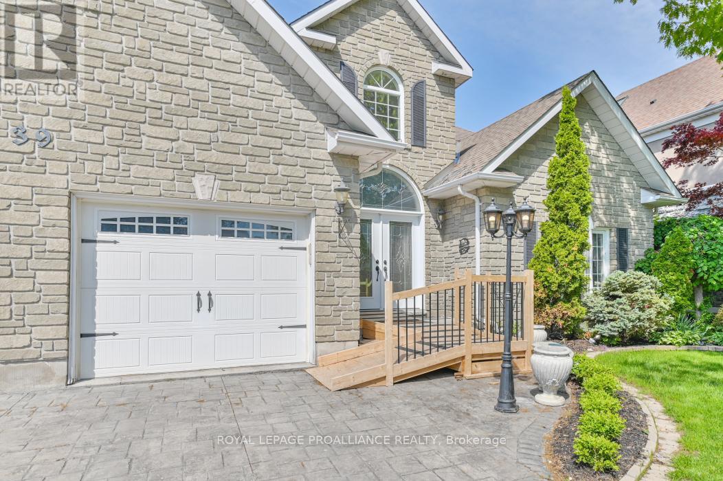 39 Grosvenor Drive, Belleville, Ontario K8P 5K3 - Photo 7 - X12096929