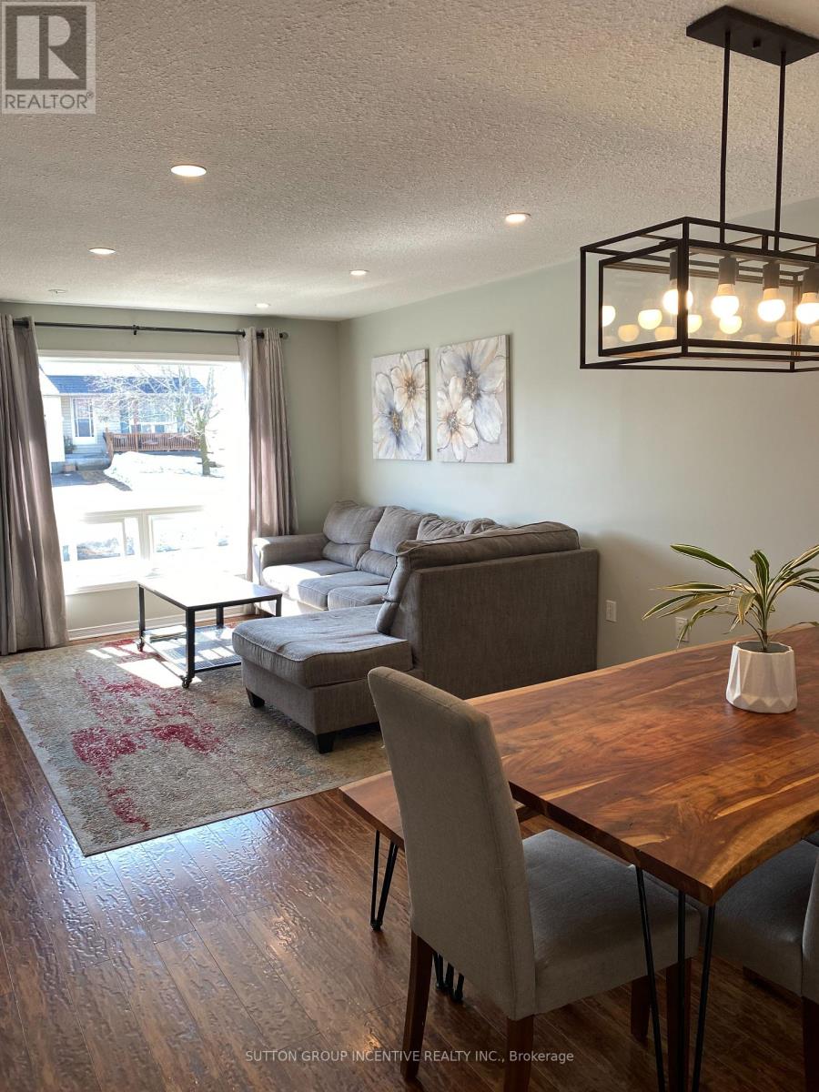 28 Courtney Crescent, Orillia, Ontario  L3V 7Y2 - Photo 5 - S12186800
