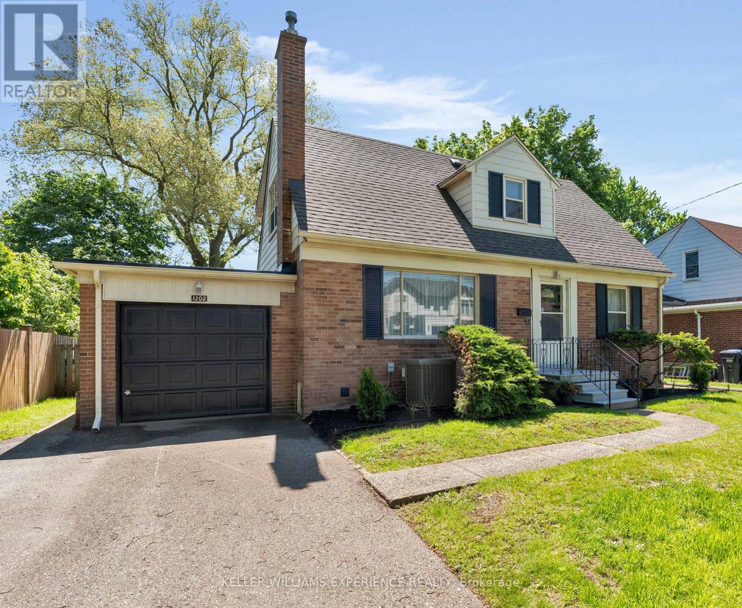 1202 Greening Avenue, Mississauga, Ontario  L4Y 1H5 - Photo 2 - W12186815