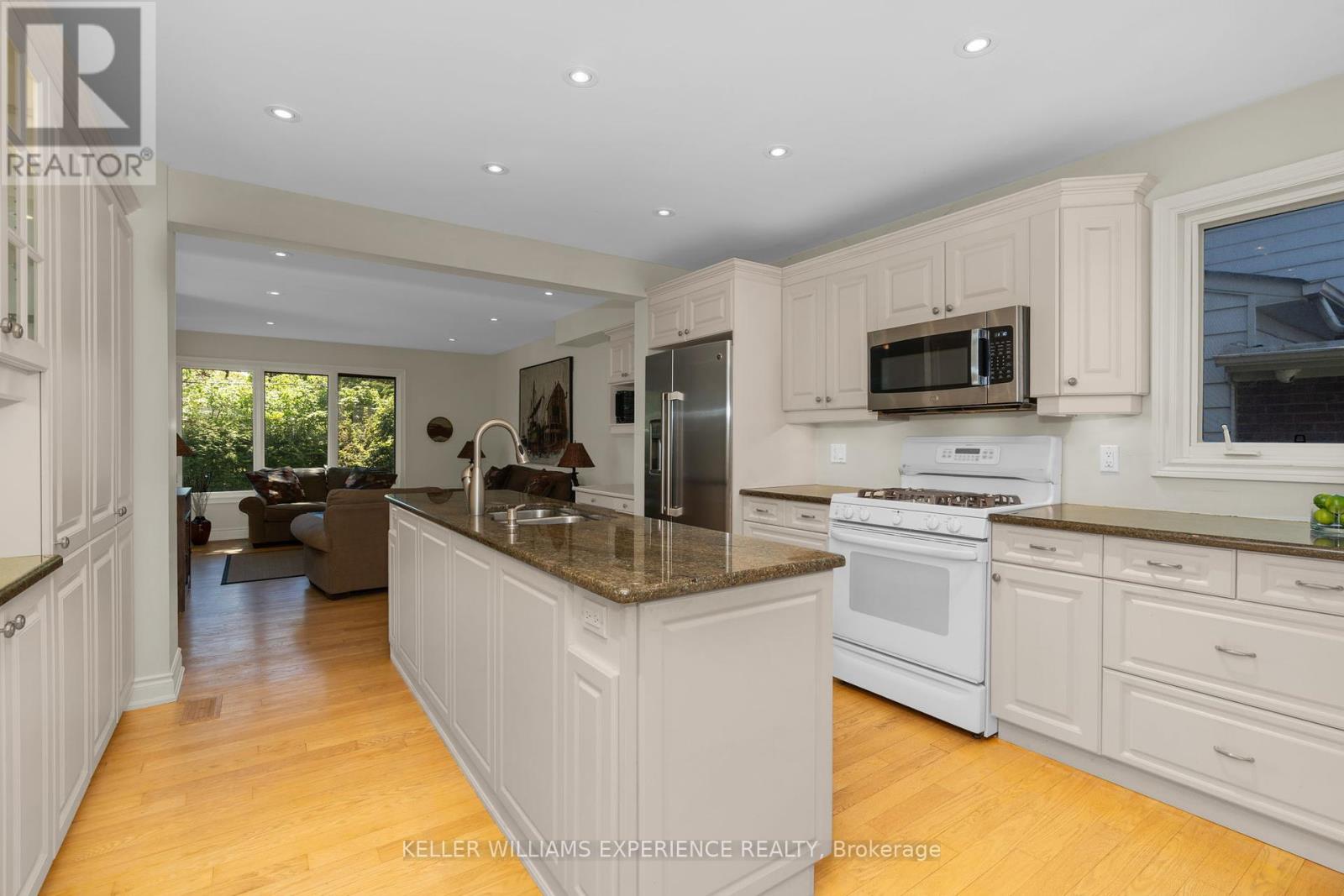 1202 Greening Avenue, Mississauga, Ontario  L4Y 1H5 - Photo 6 - W12186815