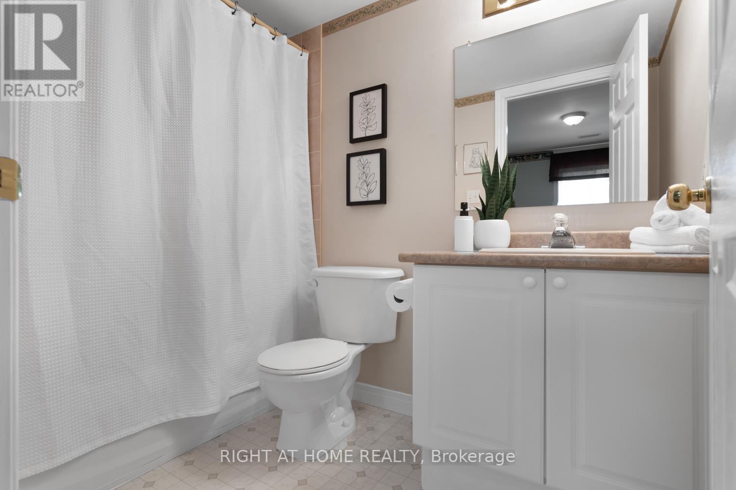 15 Midland Drive, Kawartha Lakes (Lindsay), Ontario  K9V 6B9 - Photo 26 - X12186823