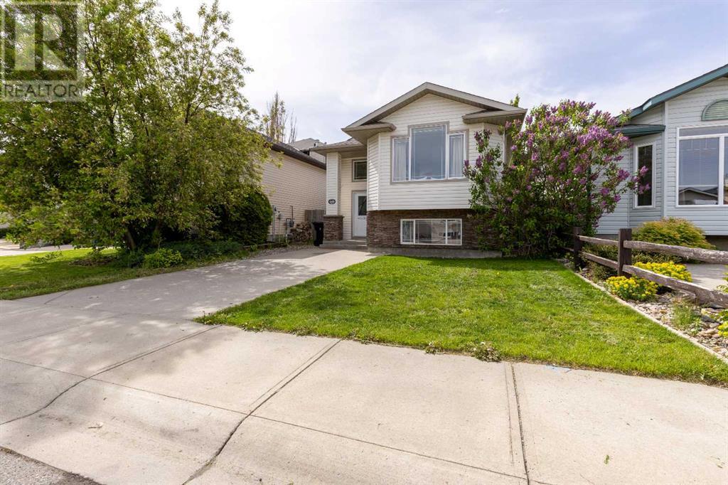 Property at 489 Squamish Lane W image 2
