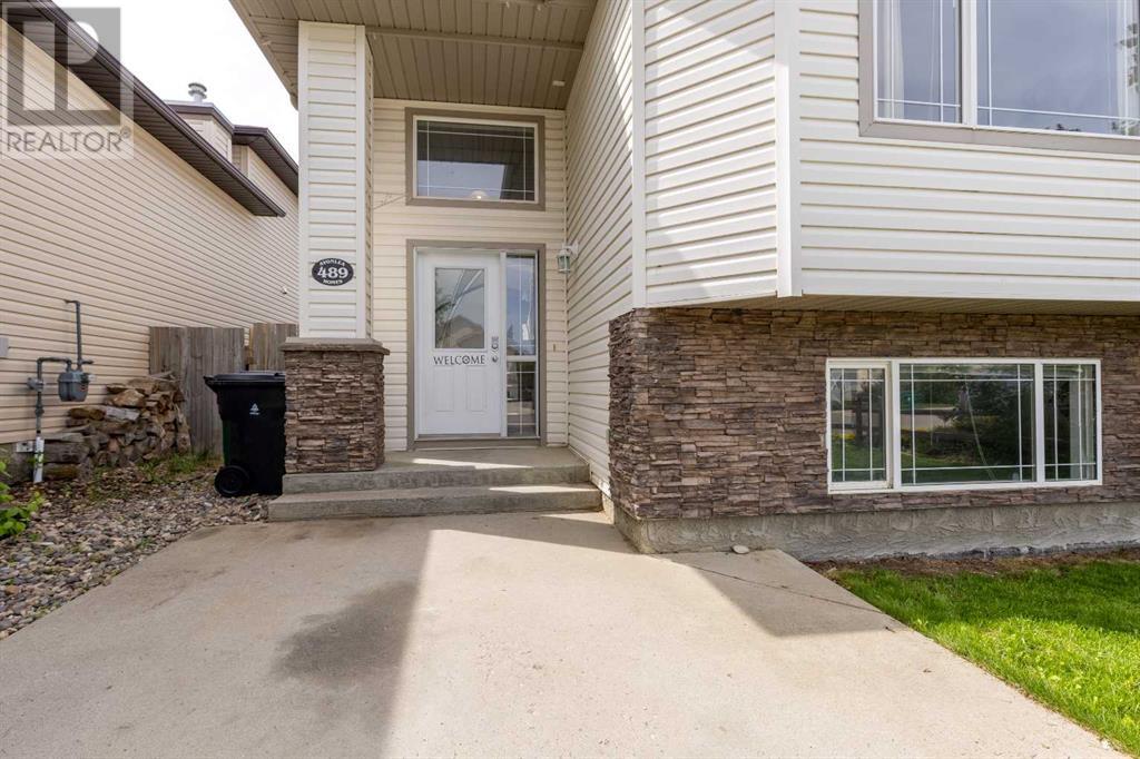 Property at 489 Squamish Lane W image 4