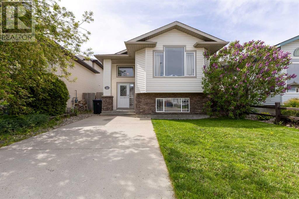 Property at 489 Squamish Lane W image 1
