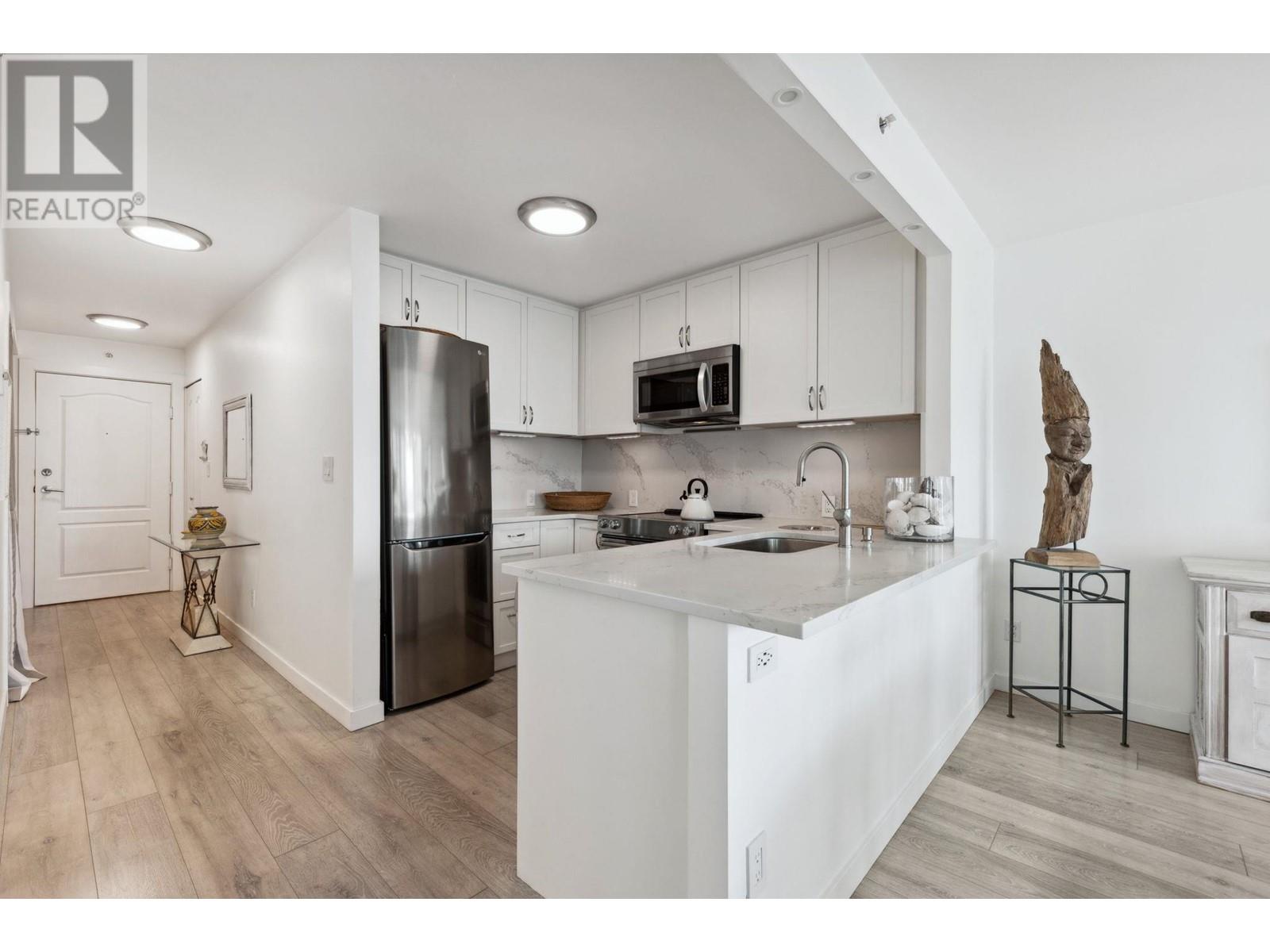 709 888 Pacific Street, Vancouver, British Columbia  V6Z 2S6 - Photo 2 - R2998129