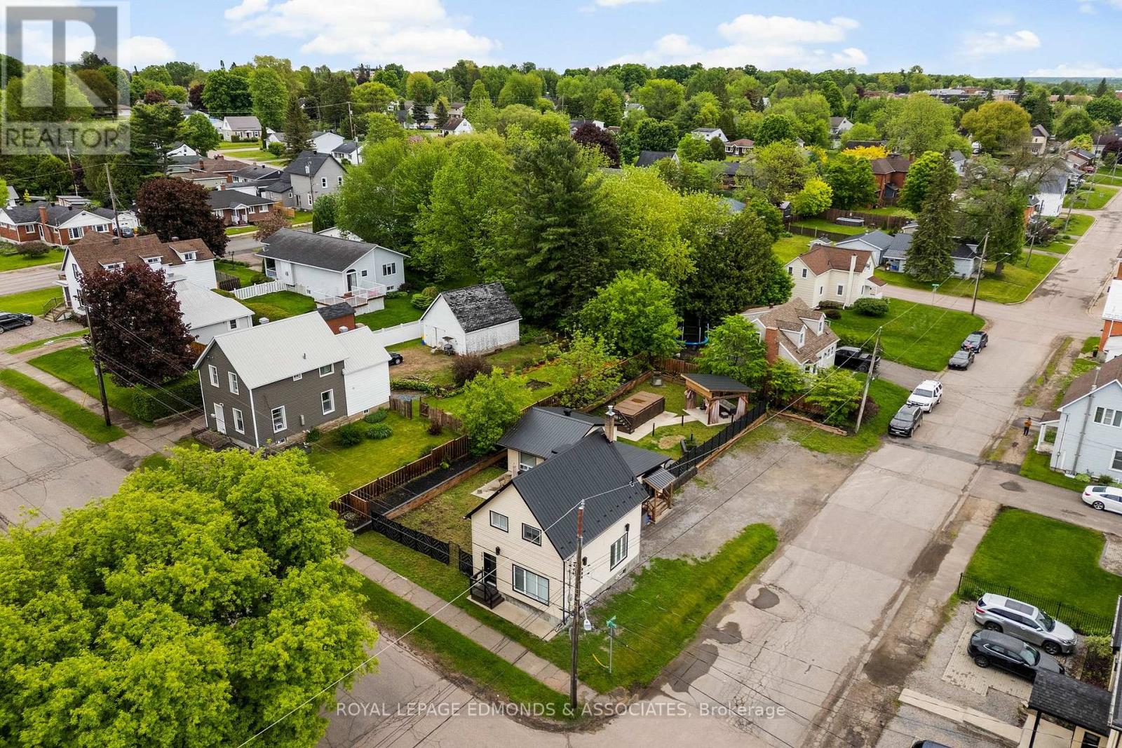202 Irving Street, Pembroke, Ontario  K8A 2S6 - Photo 4 - X12186865